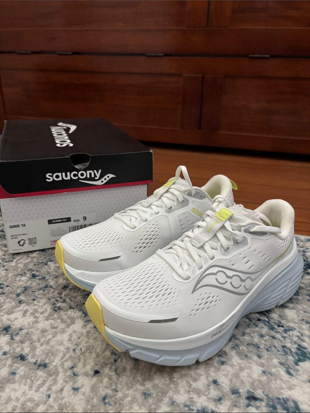 Saucony Guide 18 white Stability Running Shoes Women’s 9
